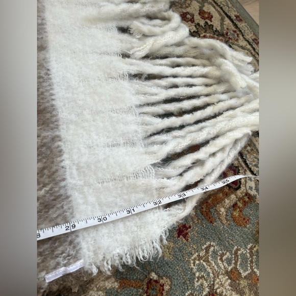 Scarf - Picture 3 of 4